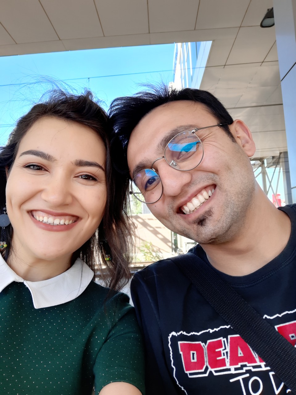 Arkadaşla Mezuniyet Fotoğrafı